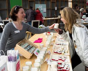 Jane from Melt Candles letting her product sell itself!